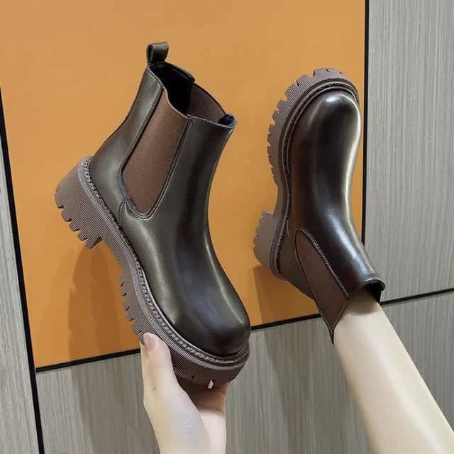 Greta Chunky Lug Sole Chelsea Boots_3